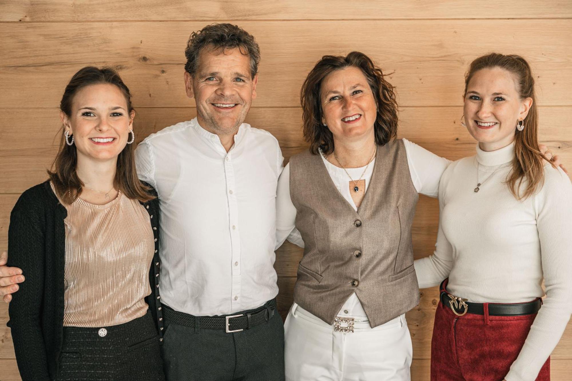 Garni Hotel Miara - Your Dolomites Home Selva di Val Gardena Ngoại thất bức ảnh