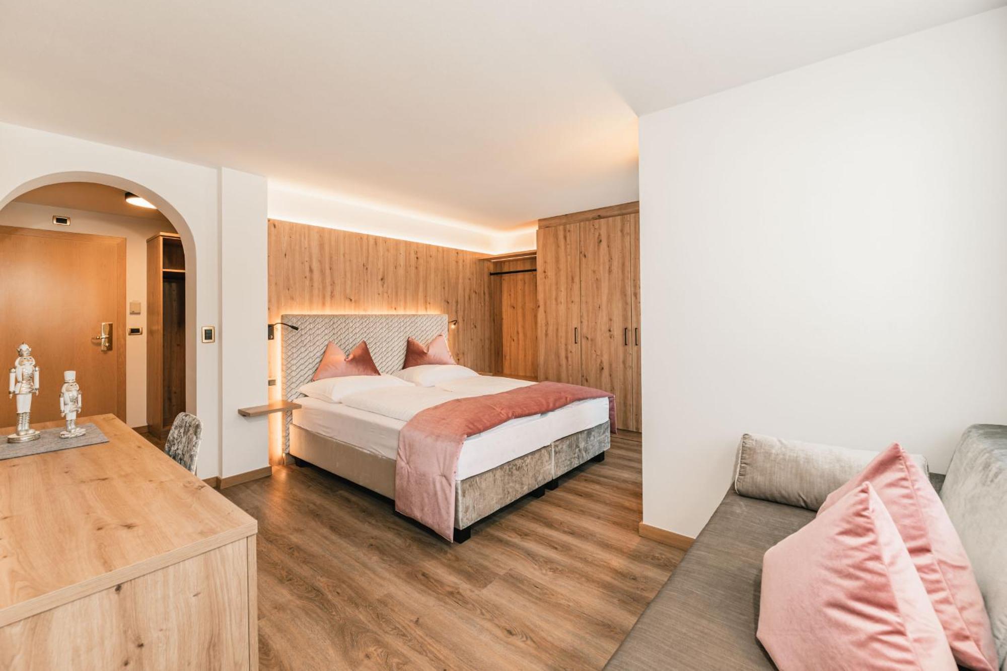 Garni Hotel Miara - Your Dolomites Home Selva di Val Gardena Ngoại thất bức ảnh