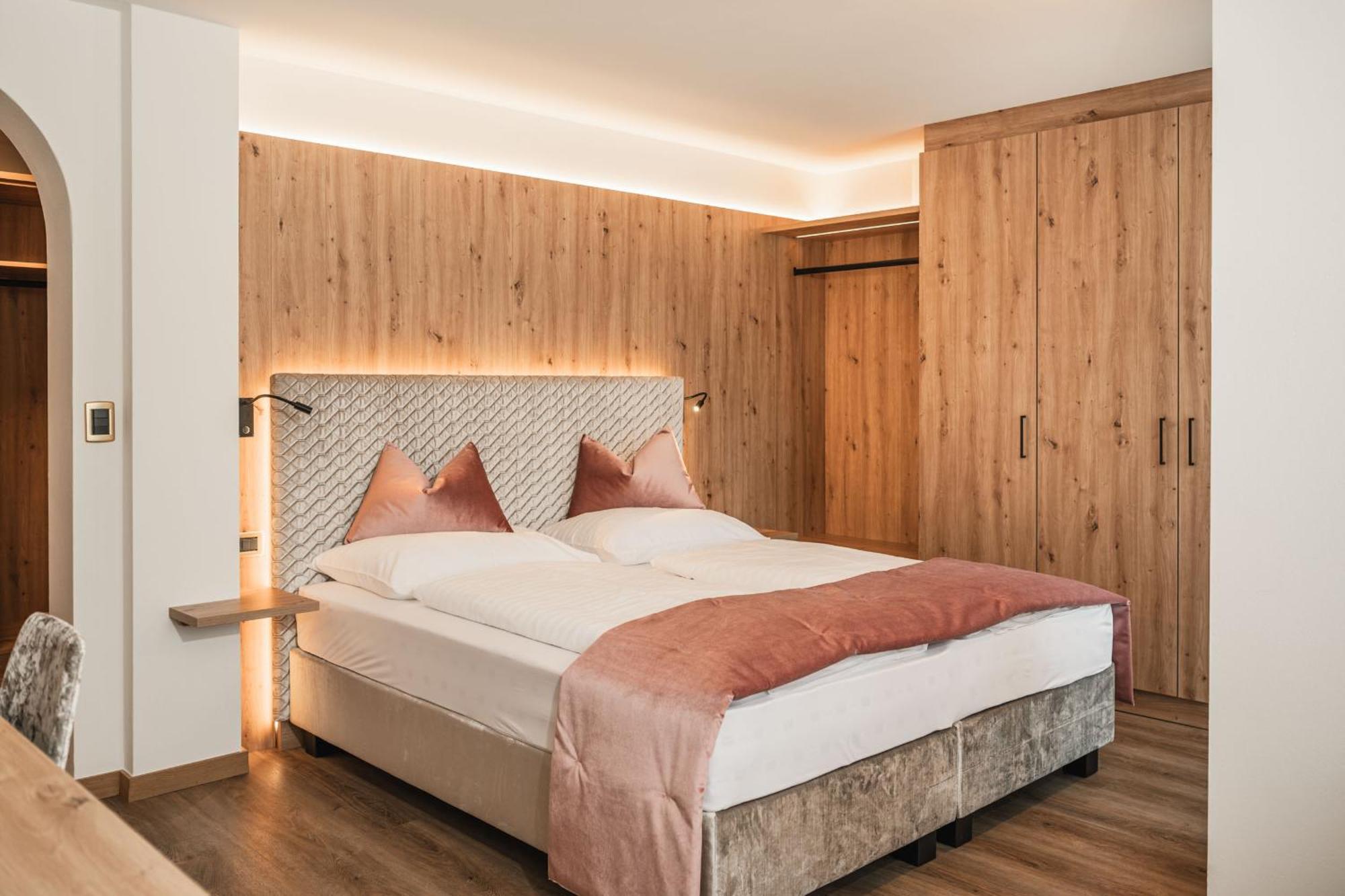 Garni Hotel Miara - Your Dolomites Home Selva di Val Gardena Ngoại thất bức ảnh
