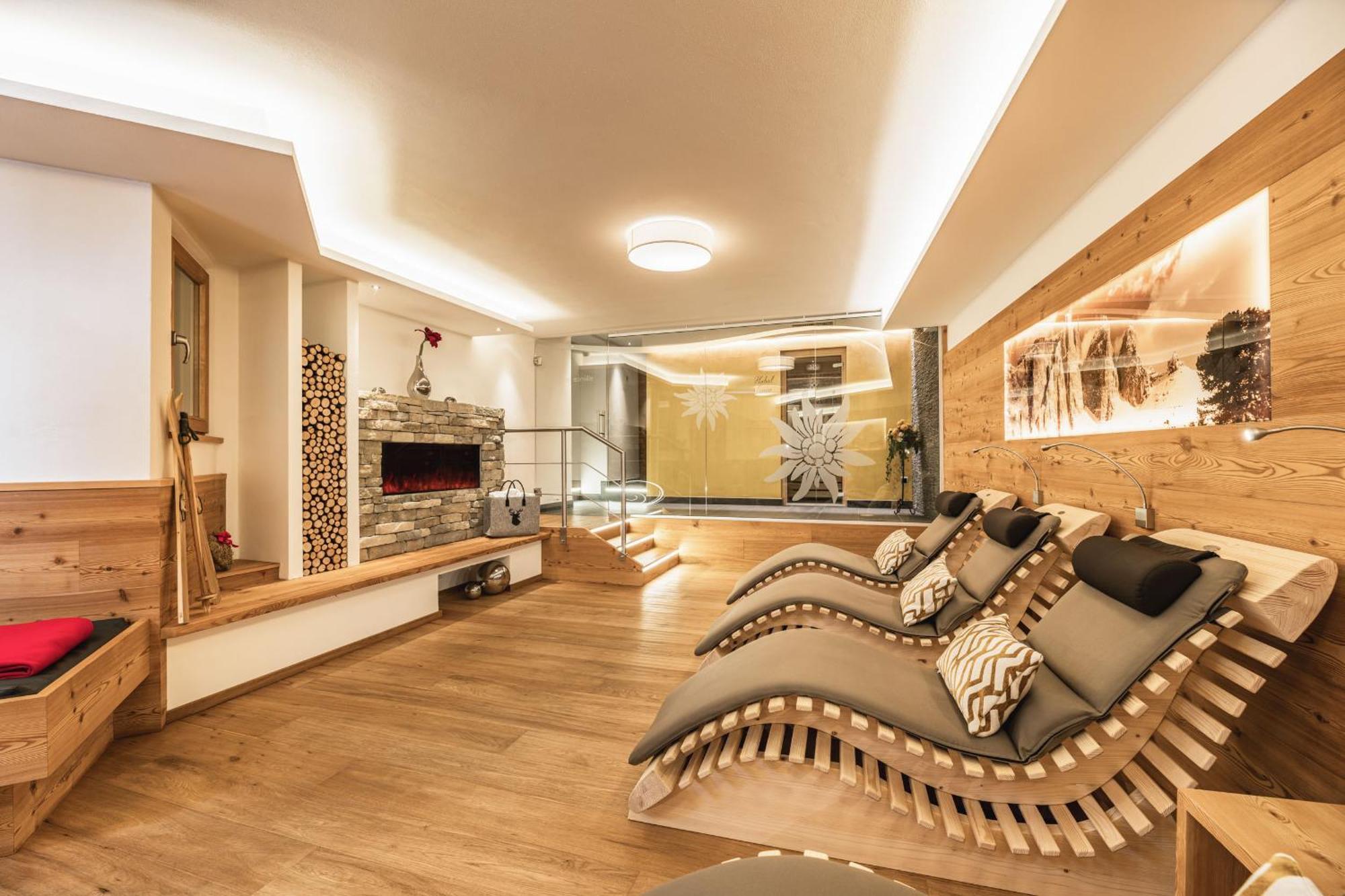 Garni Hotel Miara - Your Dolomites Home Selva di Val Gardena Ngoại thất bức ảnh